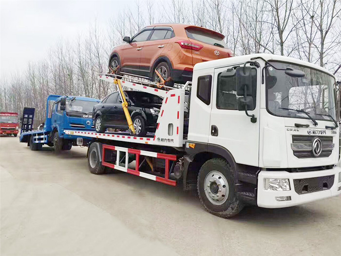 東風(fēng)多利卡D9一拖三平板清障車