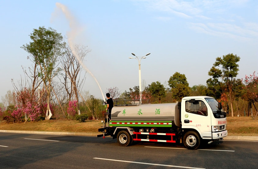 熱銷5噸東風灑水車